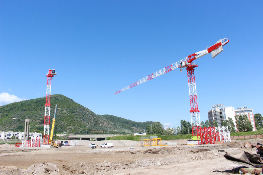Grove GMK6400 erects two Potain MDT 319 cranes for waterfront Porta del Mare development in Italy